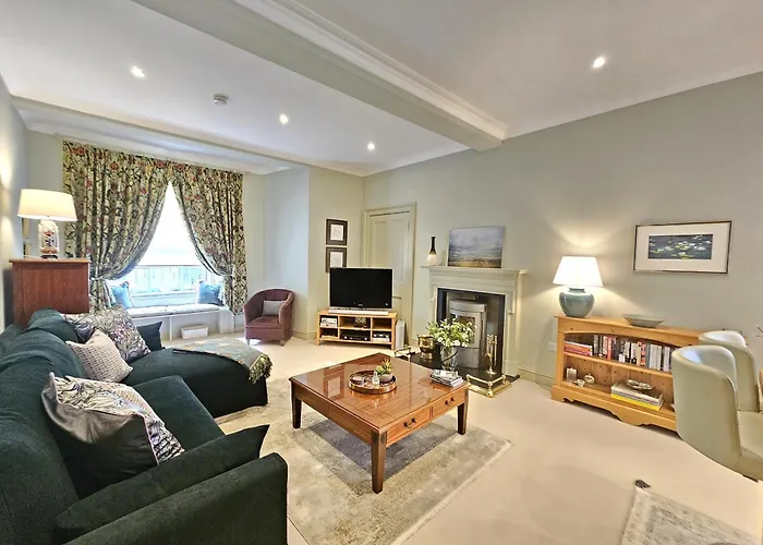Edinburgh Elegant 1-Bedroom City Apartment