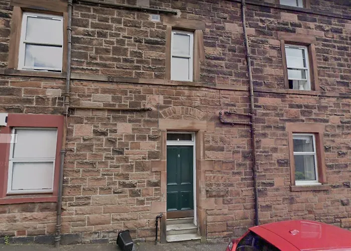 1 Bedroom Apartment, 20 Min Bus From City Centre