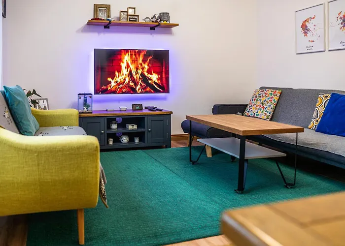 Large Bedroom, Close To Airport And City Centre