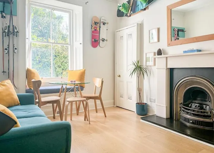 Artist Colony Cottage With Sauna And Private Garden, And Easy Walk To City Centre
