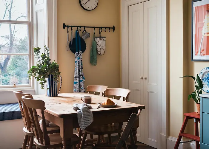 Beautiful Central Edinburgh Apartment