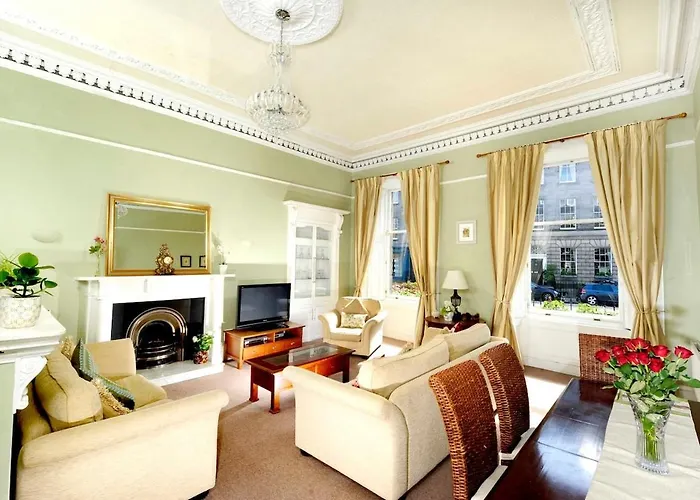 Elegant New Town Georgian City Centre Flat
