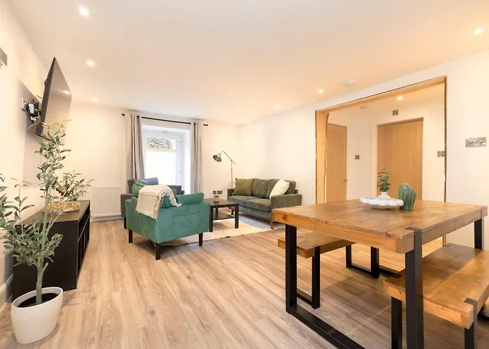 Joivy 3Br Flat In Haymarket With Free Parking