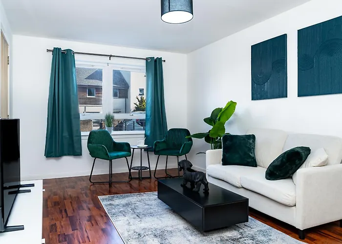 Luxury 3-Bed Townhouse With Free Parking And Central