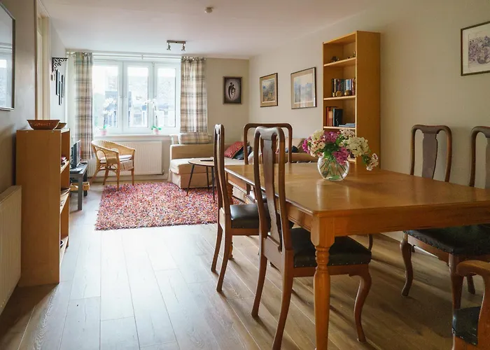 Bright Spacious 2 Bedroom Apartment In Stockbridge