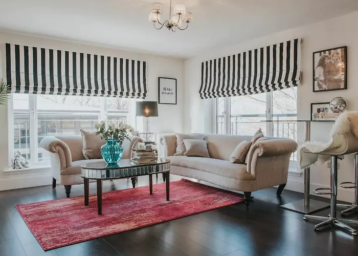 Spacious Flat Near Murrayfield - Sleeps 4
