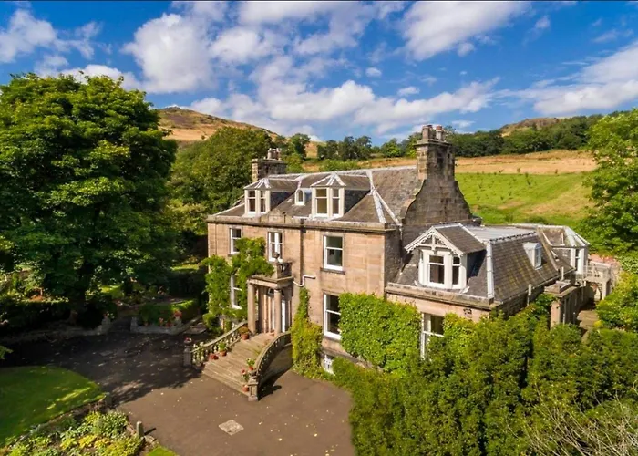 3 Bedroom Flat In Duddingston Village