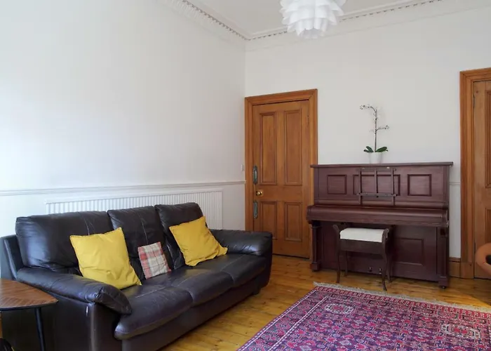 Comiston Road - Welcoming 2 Bedroom Apartment-Close To City Centre