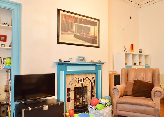 Two Bedroom Flat In Meadowbank Sleeps 4