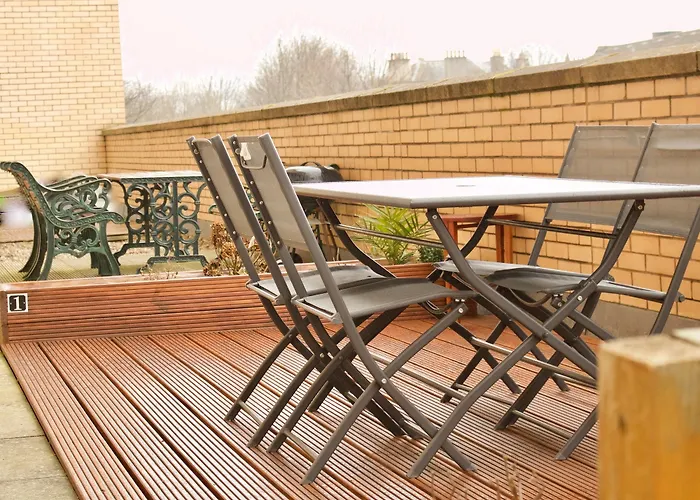 3 Bedroom Duplex Apartment In Edinburgh