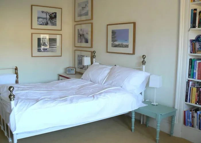 4 Bedroom Flat In Edinburgh City Centre