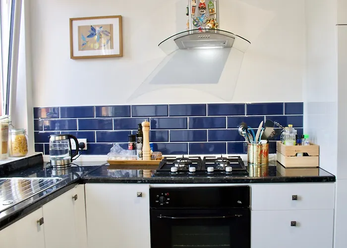 2 Bedroom Apartment Near Murrayfield