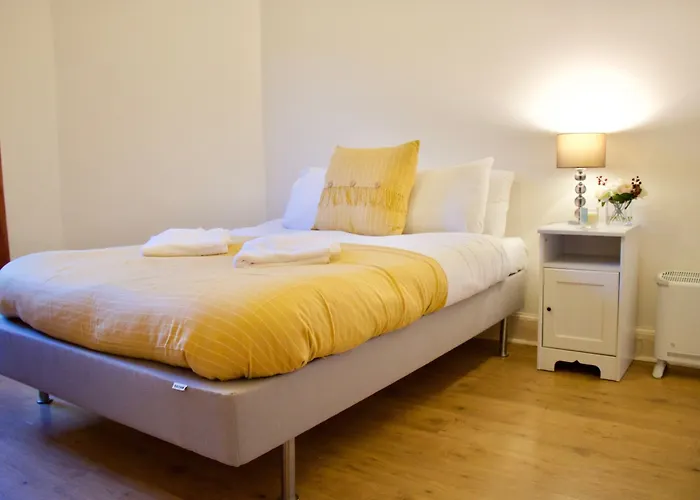 1 Bedroom Flat In Broughton