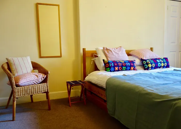 Spacious 2 Bedroom Home In Leith