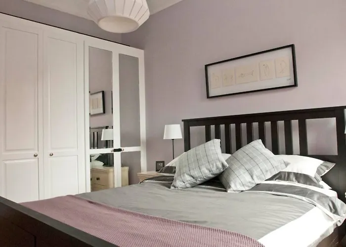 3 Bedroom Home In Bonnie Bruntsfield
