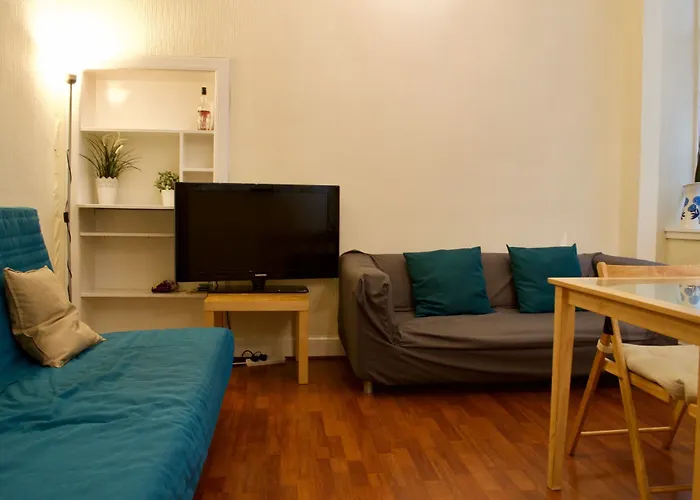 2 Bedroom Apartment In Pleasance