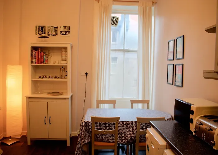1 Bedroom Flat Off Leith Walk
