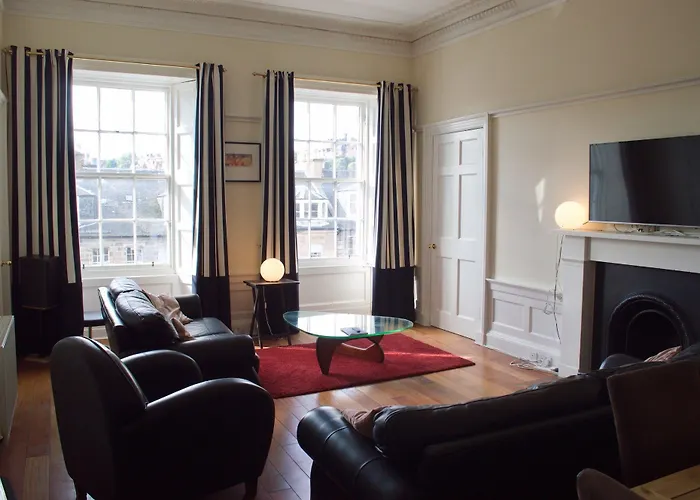 Fabulous 3 Bedroom Central Flat With Castle Views