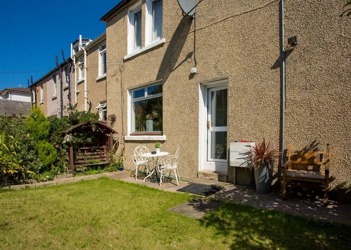 2 Bedroom Flat With Garden