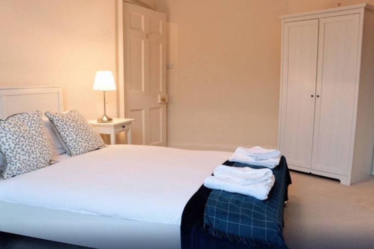 2 Bedroom Flat In The New Town Apartment *