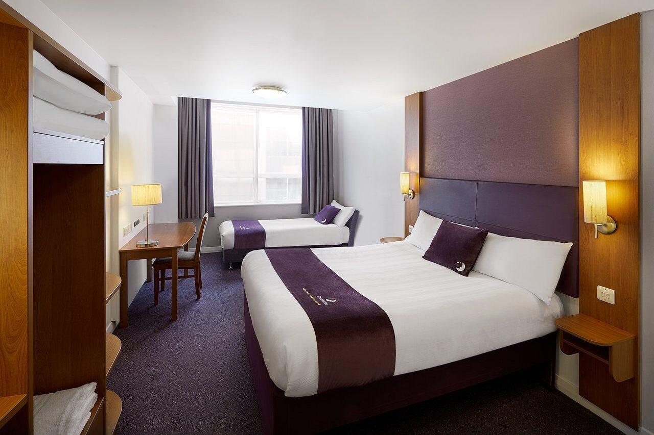 Premier Inn Edinburgh Princes Street Hotel 3*