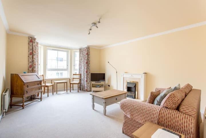 Dicksonfield - Modern 2 Bed, 2 Bath Close To Centre Apartment Edinburgh