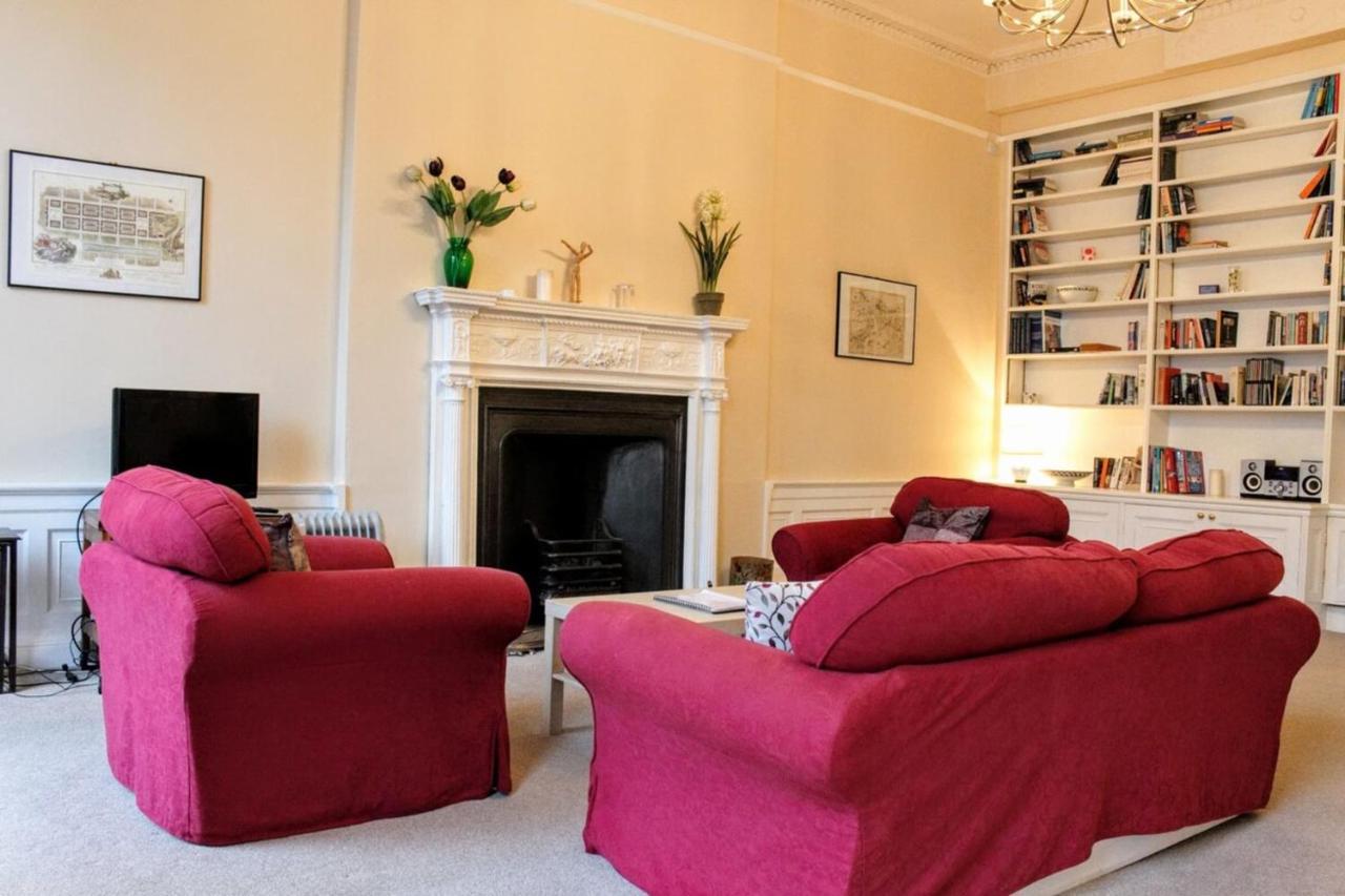 Traditional Georgian Flat In New Town Apartment