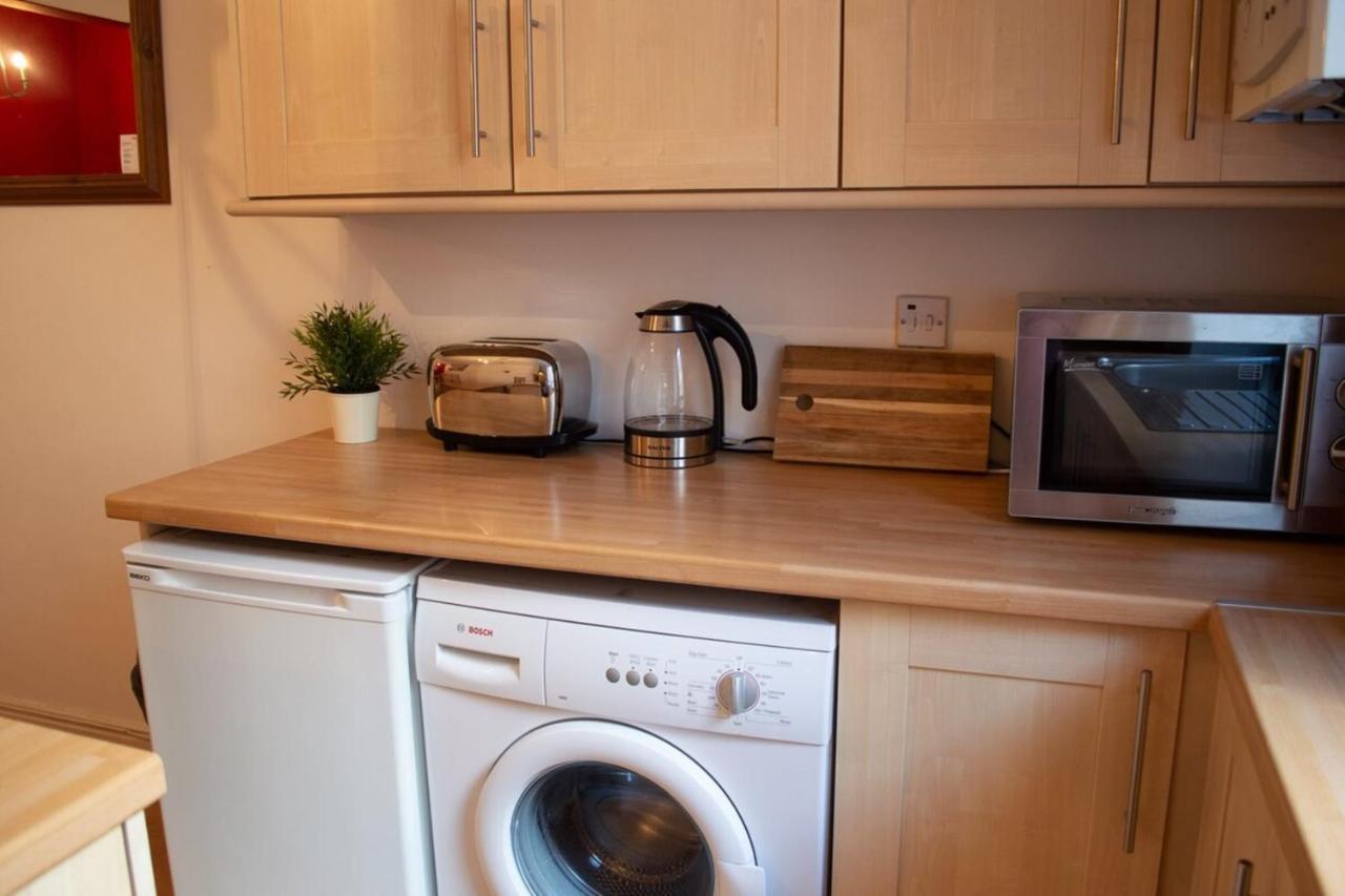 One Bed Flat - Great Centre Location Apartment *