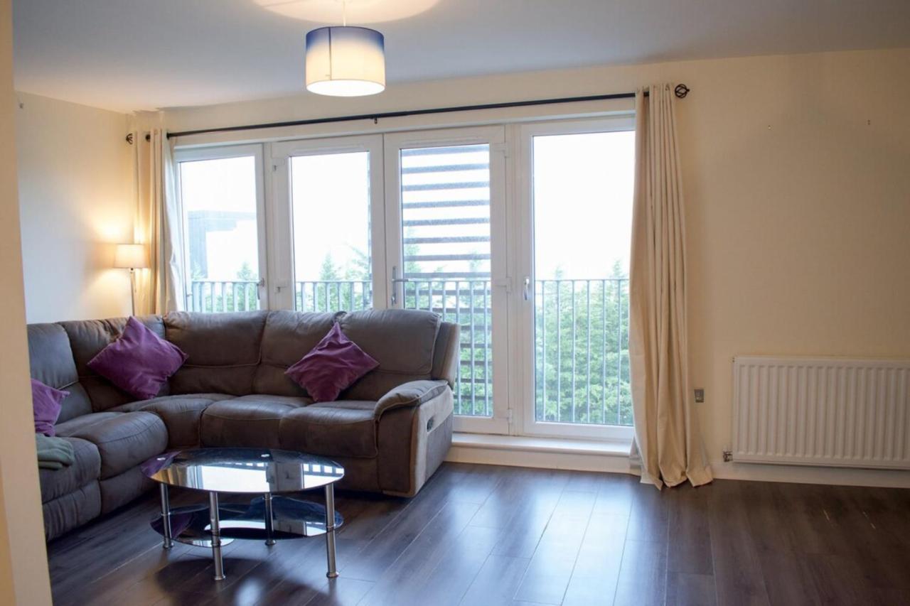 Large And Modern 2 Bed 2 Bath Apartment