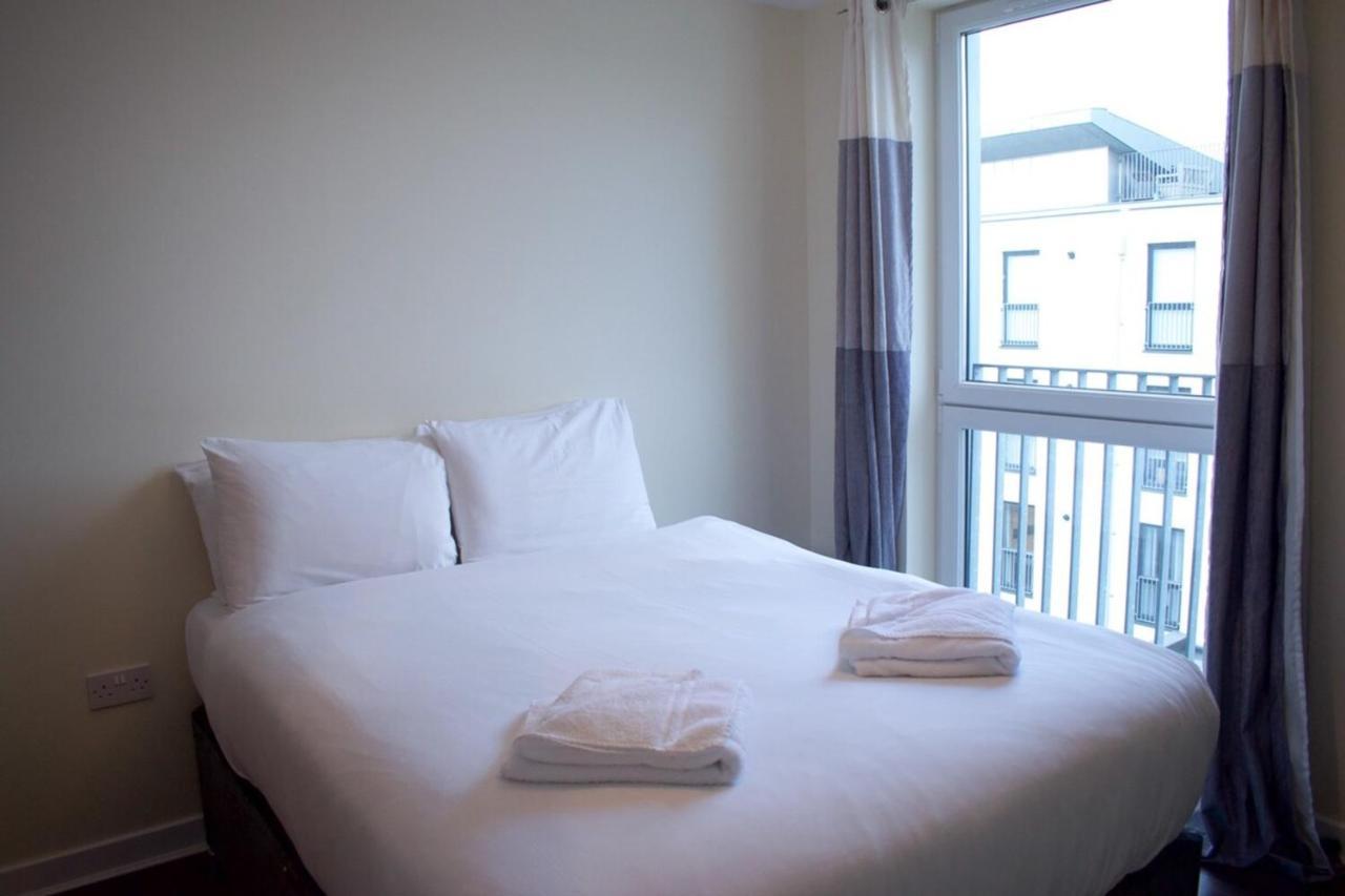 Large And Modern 2 Bed 2 Bath Edinburgh