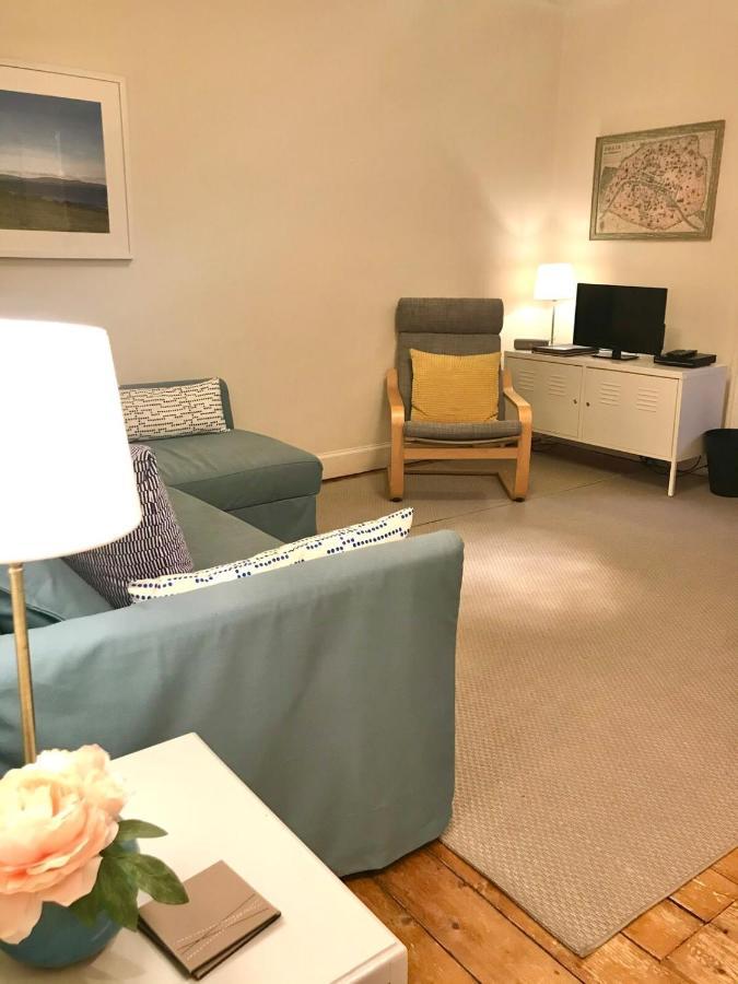 Apartment With Private Entrance & Patio *