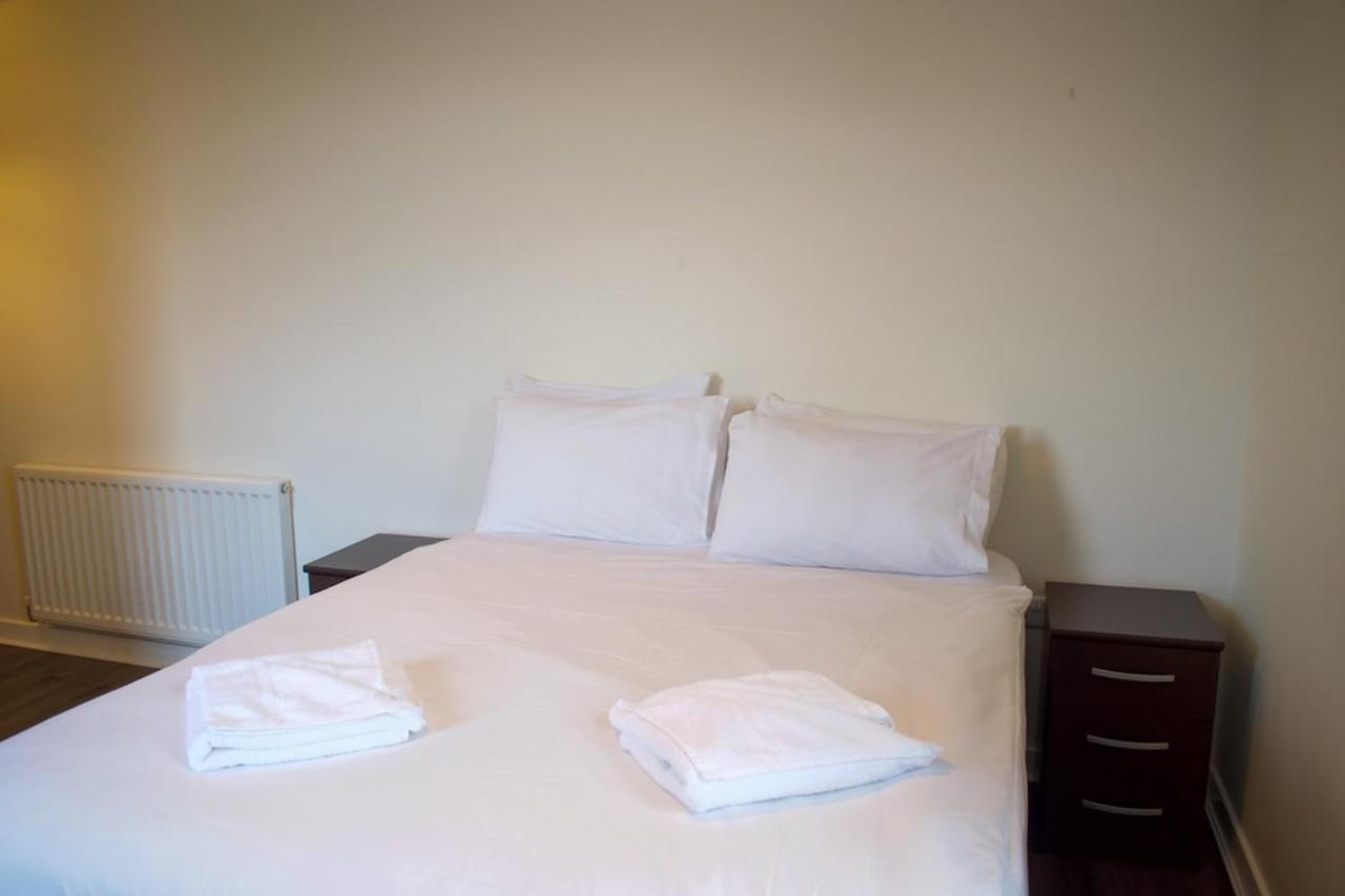 Large And Modern 2 Bed 2 Bath