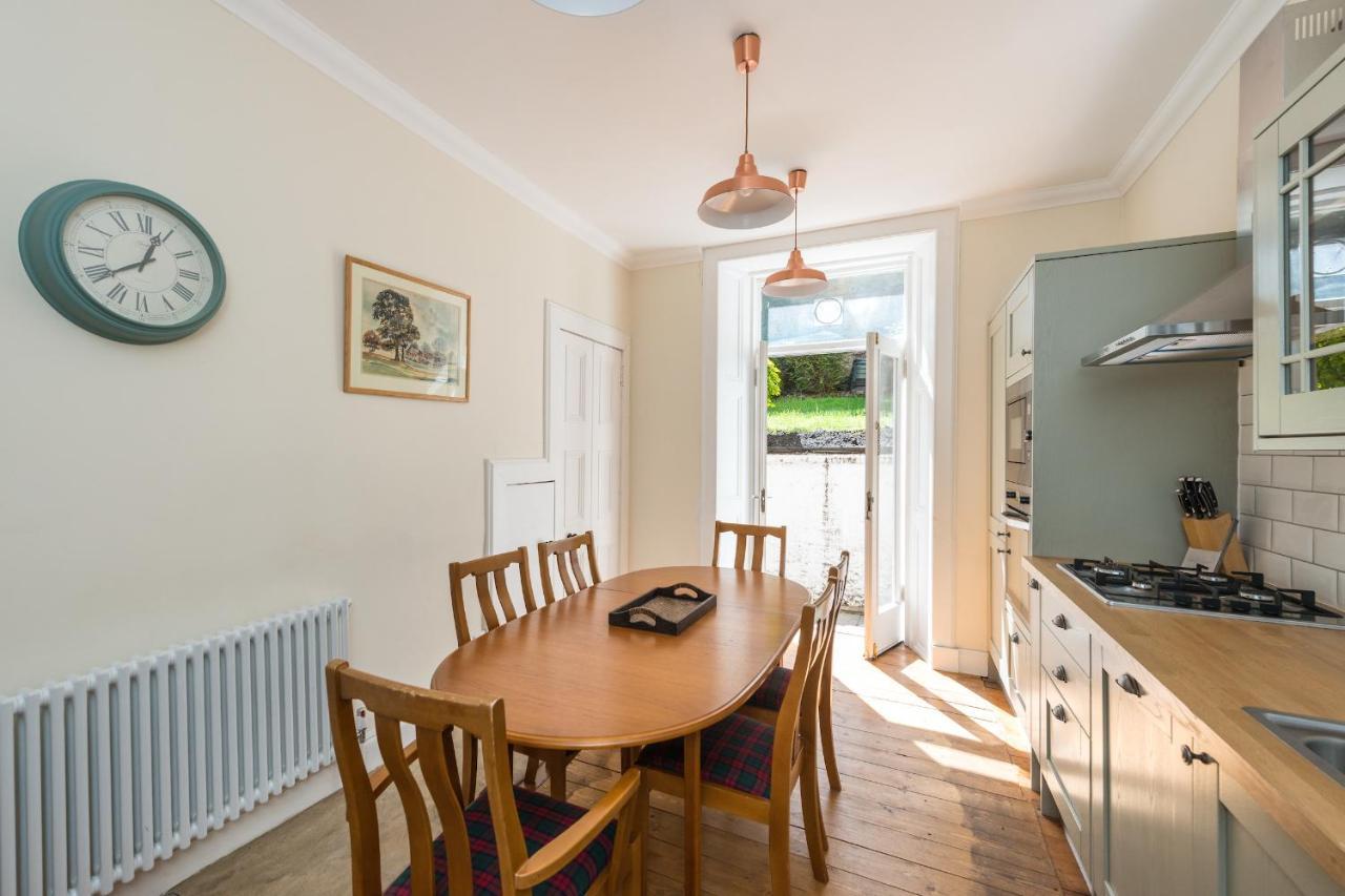 Victorian Elegance With Stunning Castle View Holiday home Edinburgh