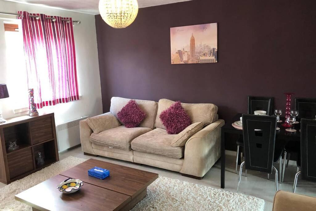 Beautiful Self-catering 2 Bed With Free Parking 10 Minutes To Centre EDI