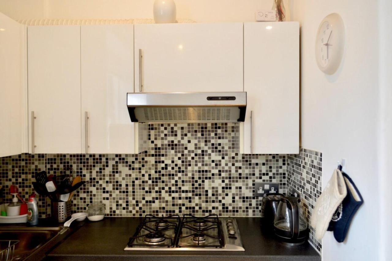 Apartment And Inviting 2 Bedroom Perfect For Festival EDI