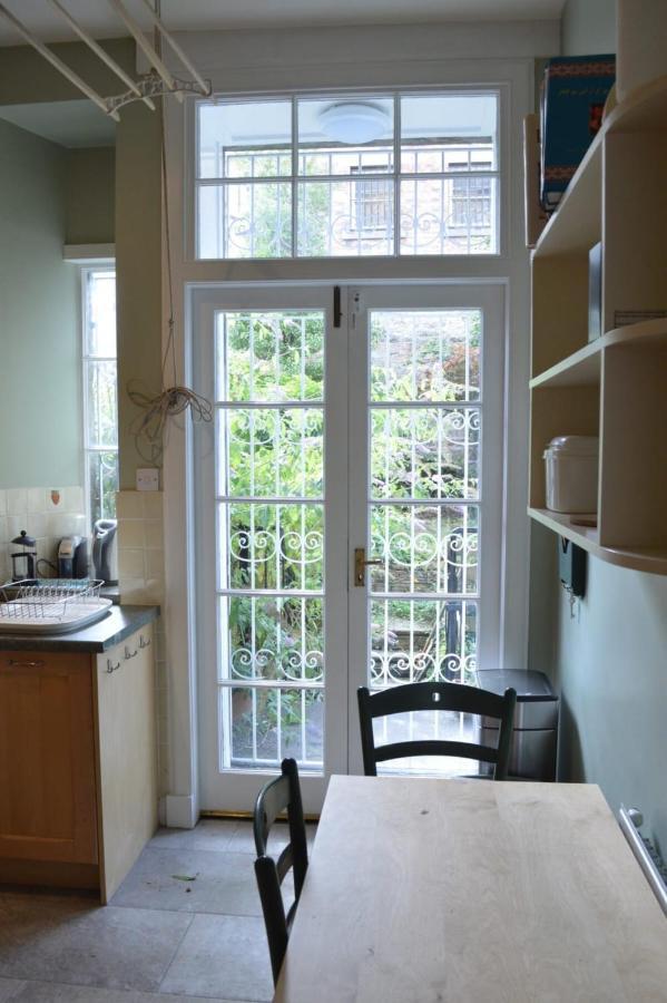 Traditional Georgian Flat In New Town Apartment *