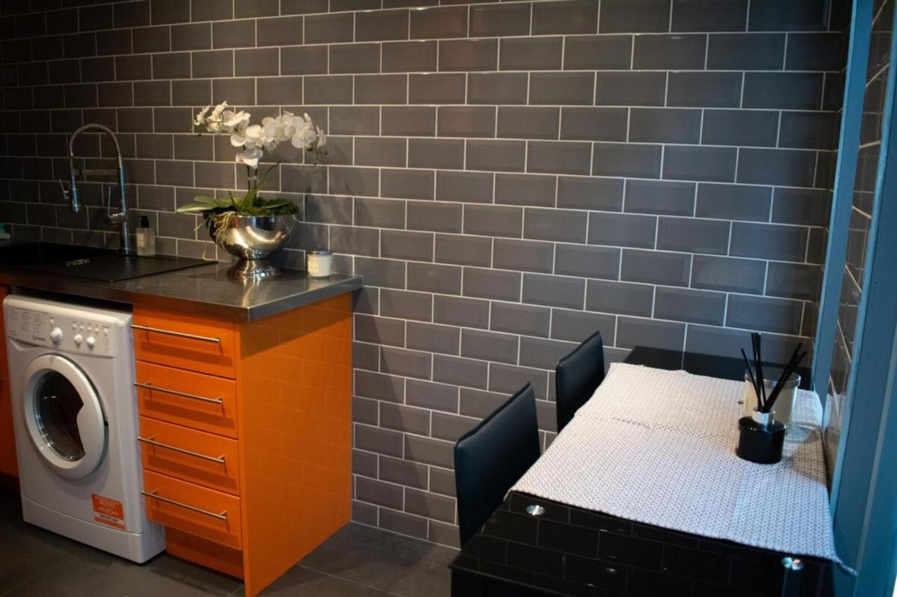 Unique 3 Bedroom Modern Penthouse Apartment *