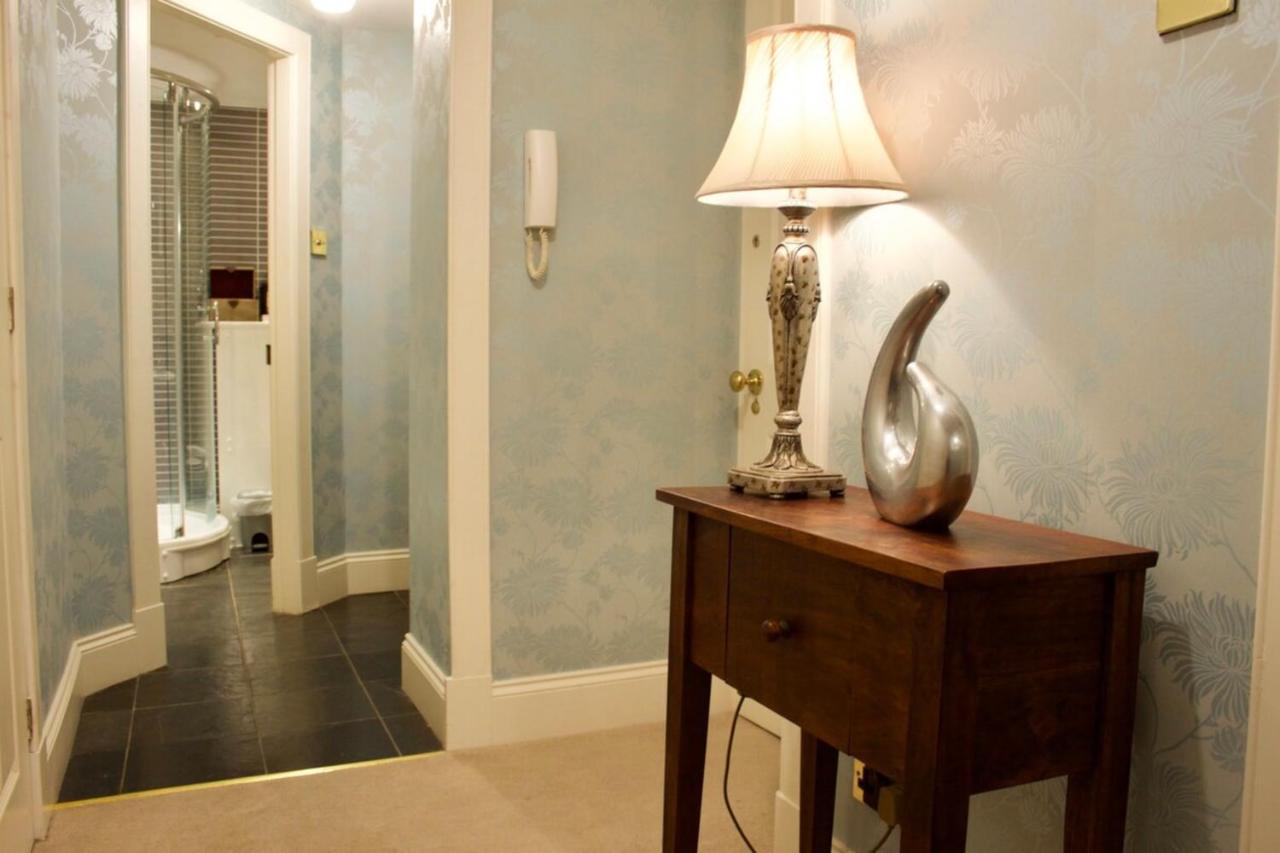 Beautiful New Town Studio With Patio Apartment *