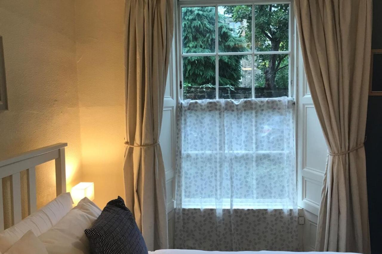 Apartment With Private Entrance & Patio *