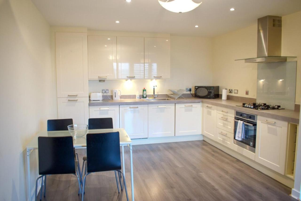 Large And Modern 2 Bed 2 Bath * Edinburgh