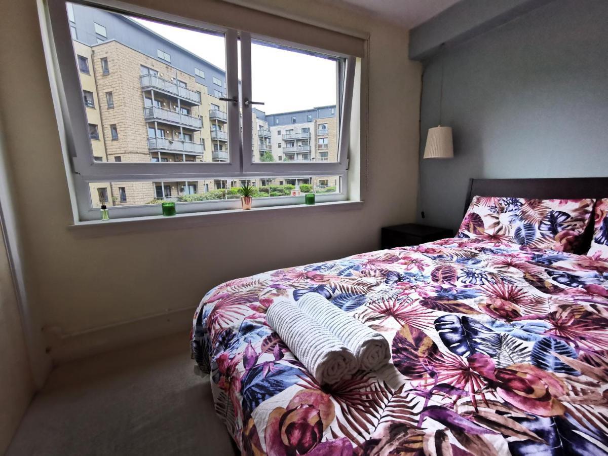 Modern 2 Bedrooms Flat Near Citycentre Sleep For 6 Edinburgh