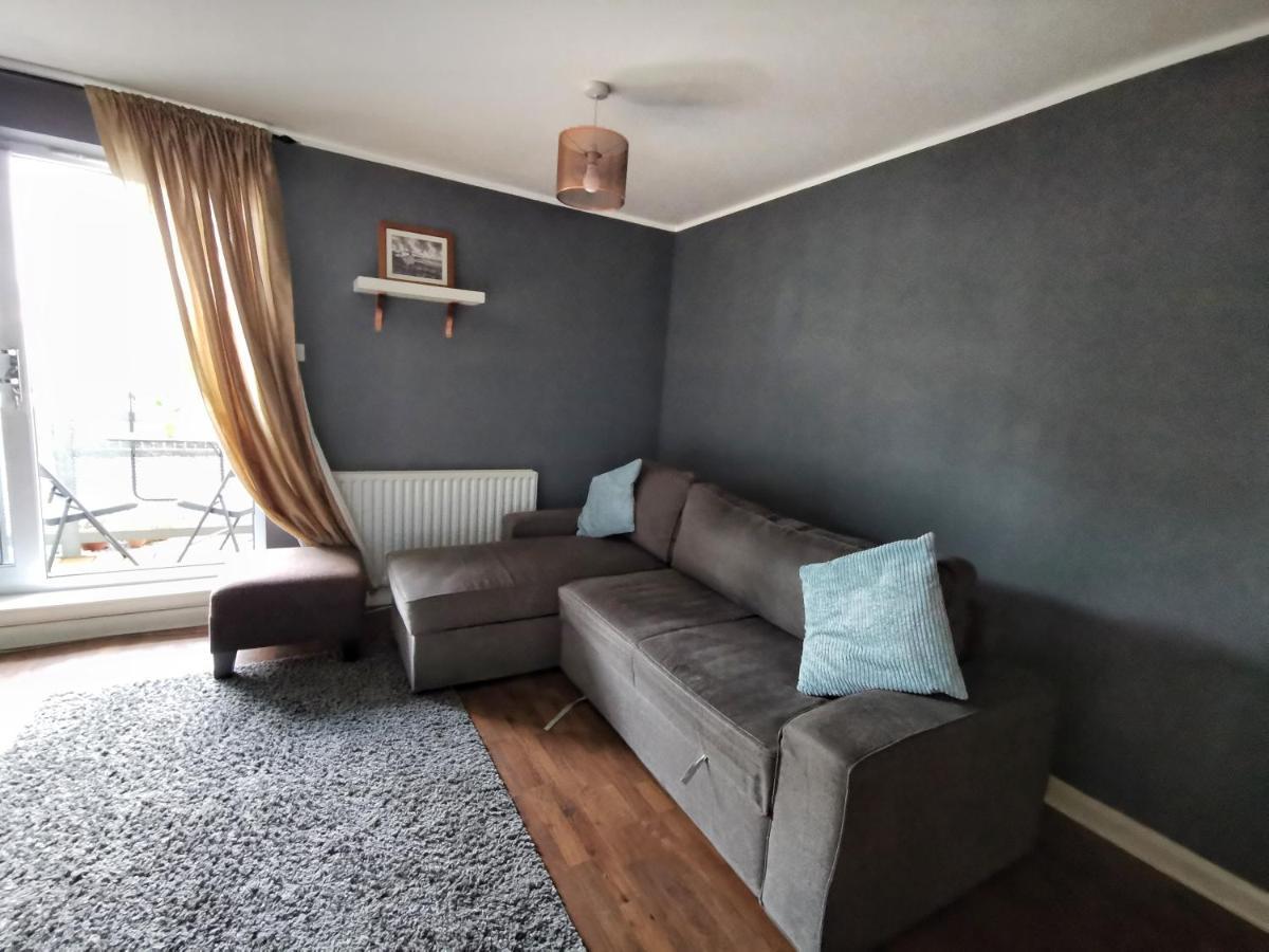 Modern 2 Bedrooms Flat Near Citycentre Sleep For 6 Edinburgh