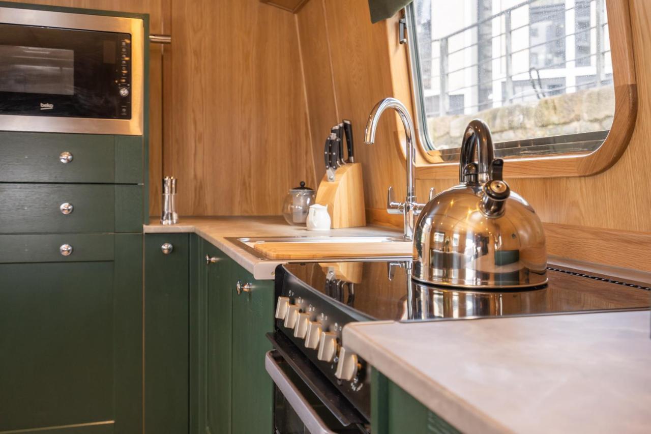 - Houseboats Botel EDI