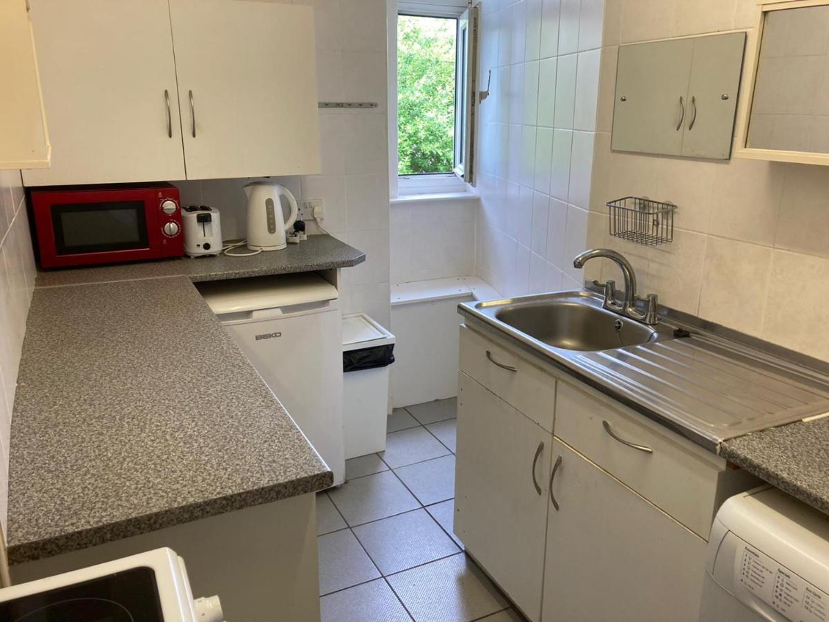 Victorian 3 Bedroom With Free Parking And Private Garden Apartment EDI