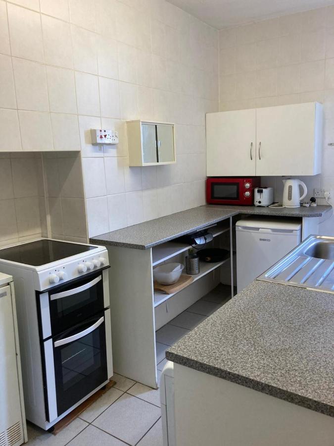 Victorian 3 Bedroom With Free Parking And Private Garden * EDI