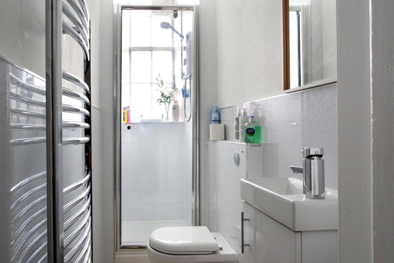 Two Bedroom Flat By Royal Mile! * Edinburgh