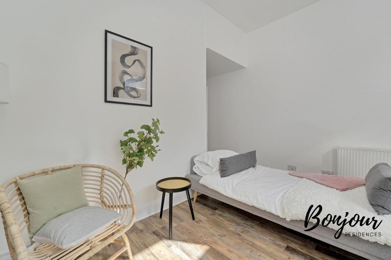 Charming 2br-1ba By Bonjour Residences Edinburgh