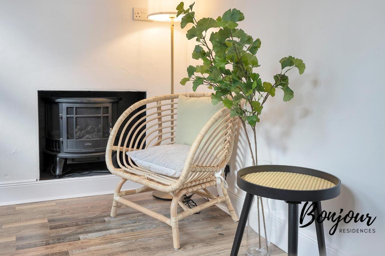 Charming 2br-1ba By Bonjour Residences Apartment Edinburgh