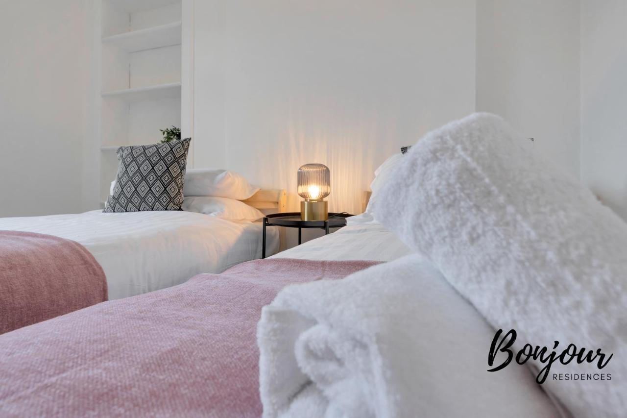 Charming 2br-1ba By Bonjour Residences Apartment Edinburgh