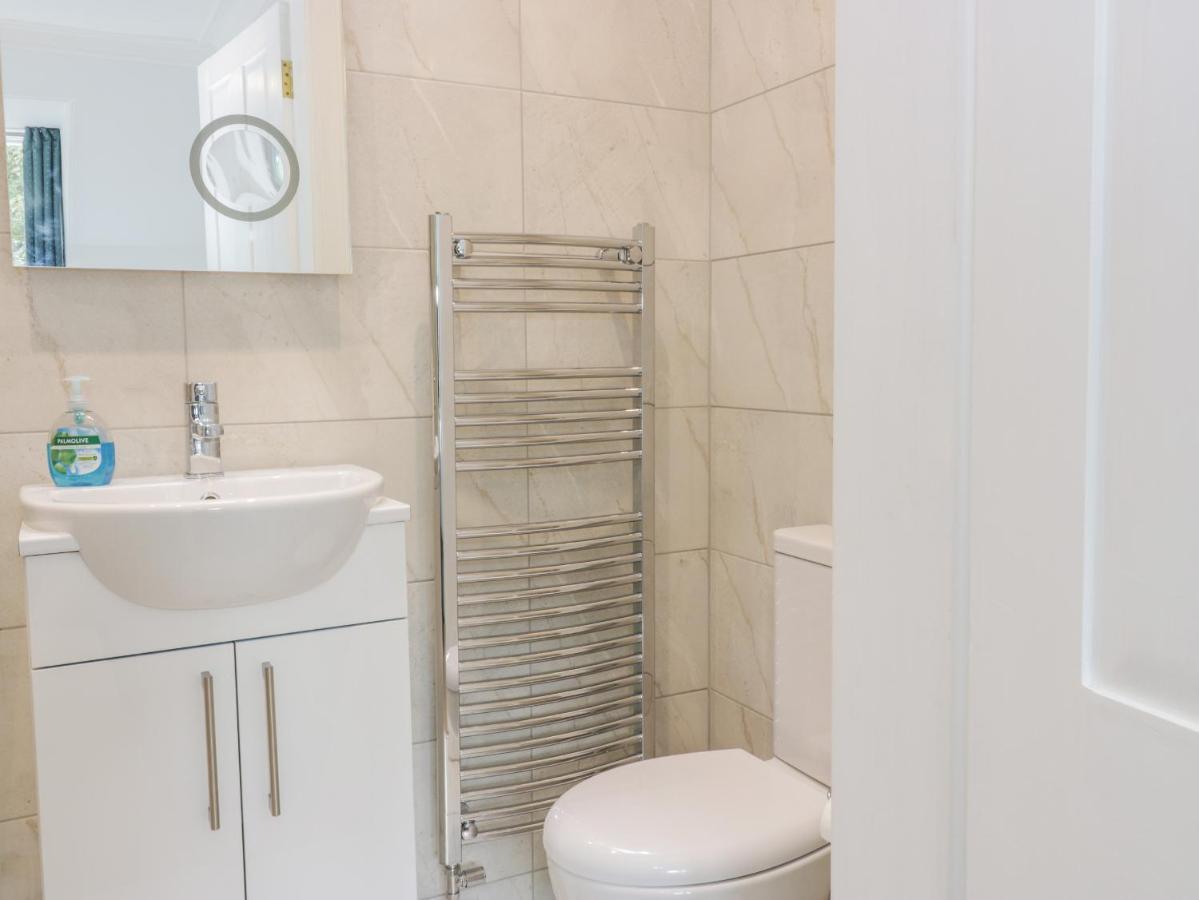 6 Coltbridge Gardens *